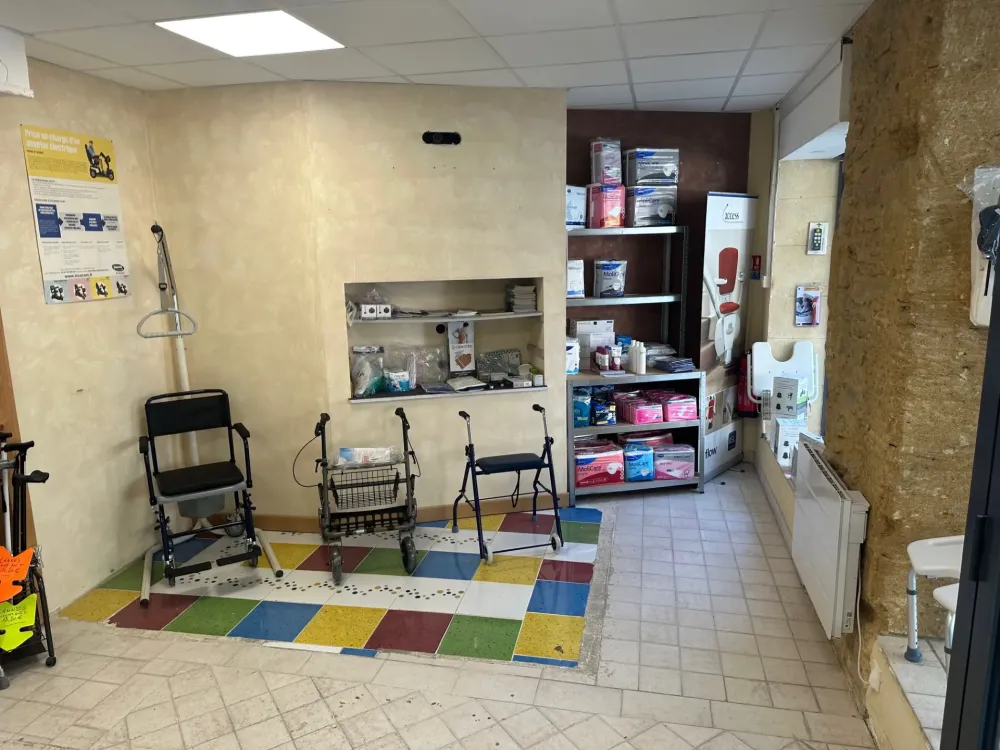 fauteuil-roulant-lit-medicalise-bagnols